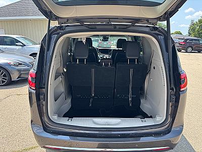 2023 Chrysler Pacifica Touring - Thumbnail 5