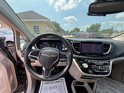 2023 Chrysler Pacifica Touring - Thumbnail 7