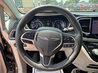 2023 Chrysler Pacifica Touring - Thumbnail 8