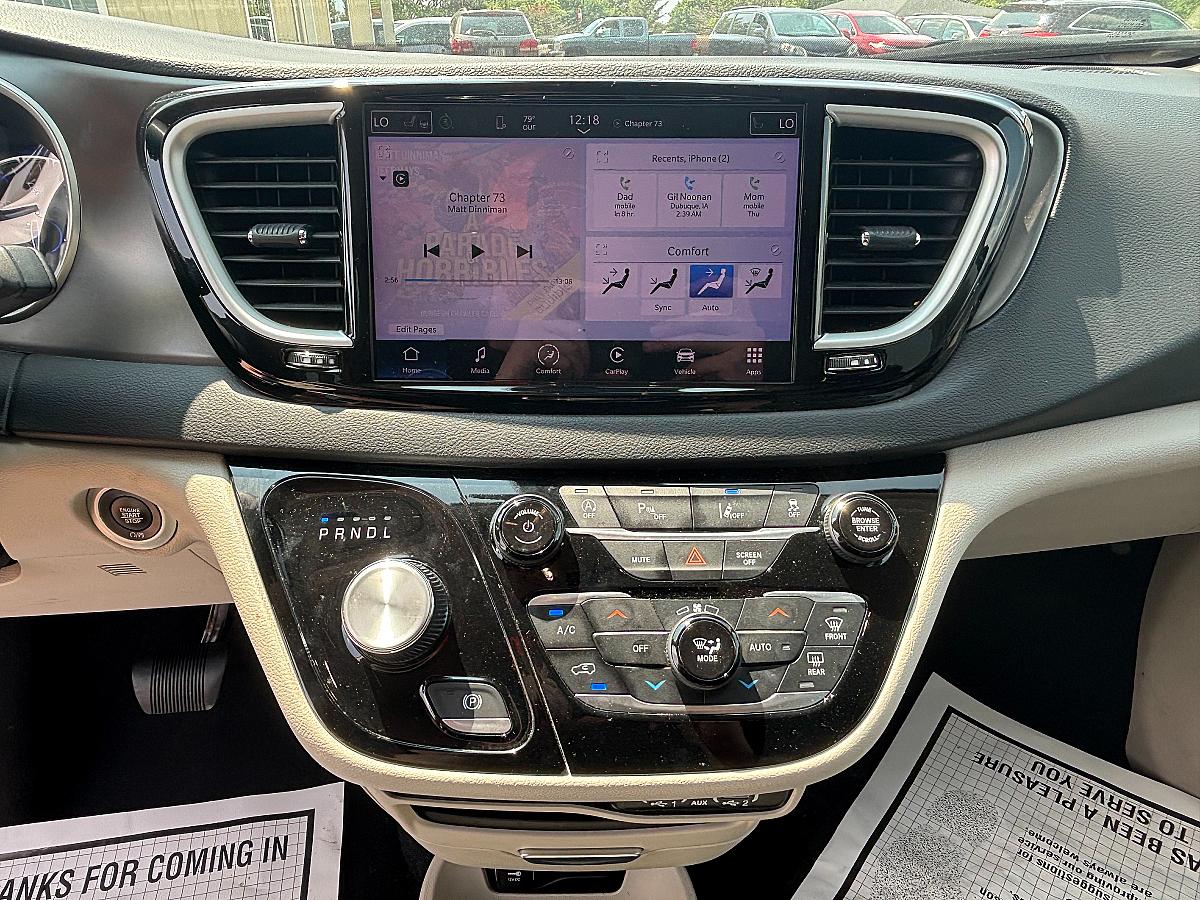 2023 Chrysler Pacifica Touring - Image 10
