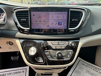 2023 Chrysler Pacifica Touring - Thumbnail 10