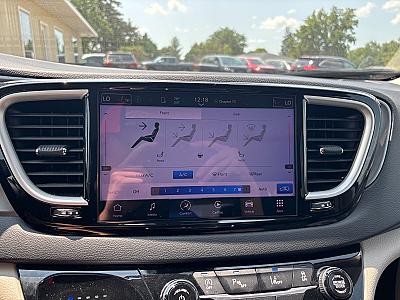2023 Chrysler Pacifica Touring - Thumbnail 11