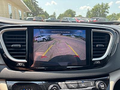 2023 Chrysler Pacifica Touring - Thumbnail 13