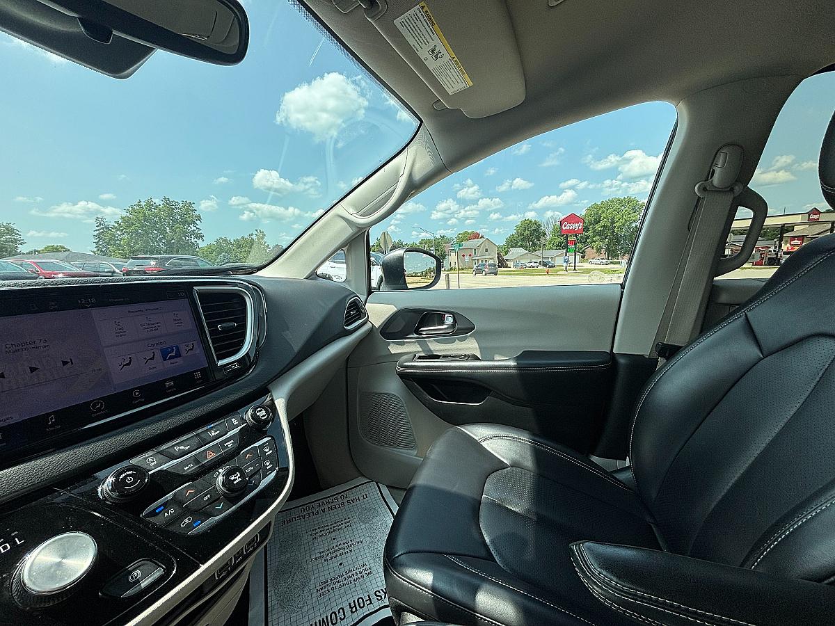 2023 Chrysler Pacifica Touring - Image 18