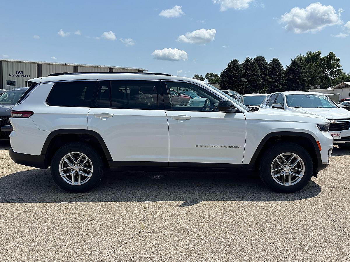 2023 Jeep Cherokee Altitude Lux - Image 2