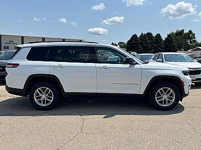 2023 Jeep Cherokee Altitude Lux - Thumbnail 2