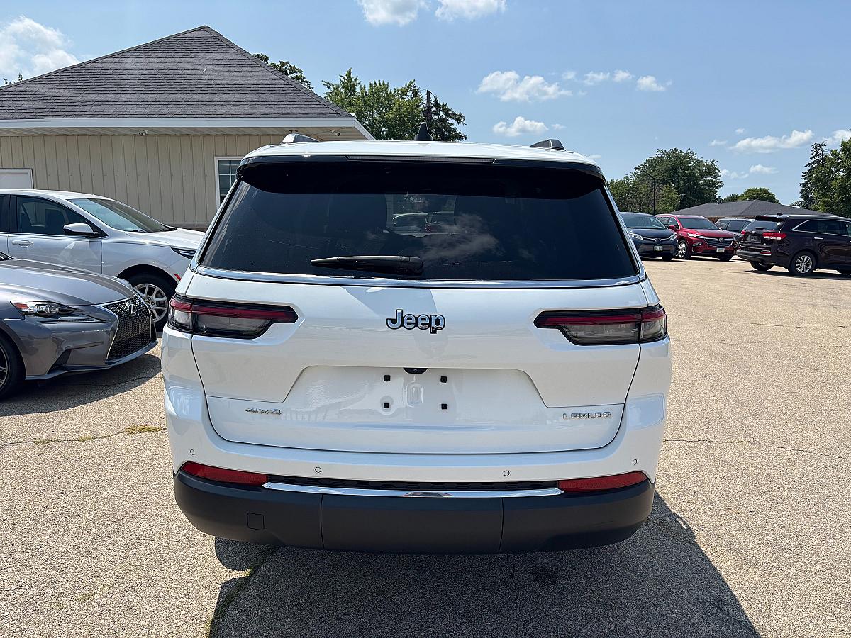 2023 Jeep Cherokee Altitude Lux - Image 4