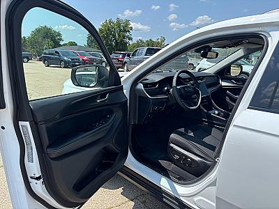 2023 Jeep Cherokee Altitude Lux - Thumbnail 6