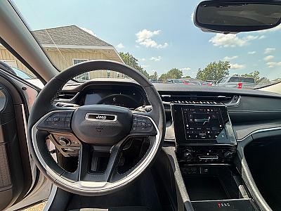 2023 Jeep Cherokee Altitude Lux - Thumbnail 7