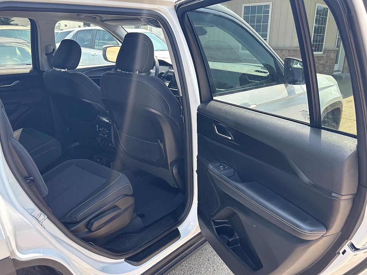 2023 Jeep Cherokee Altitude Lux - Image 17