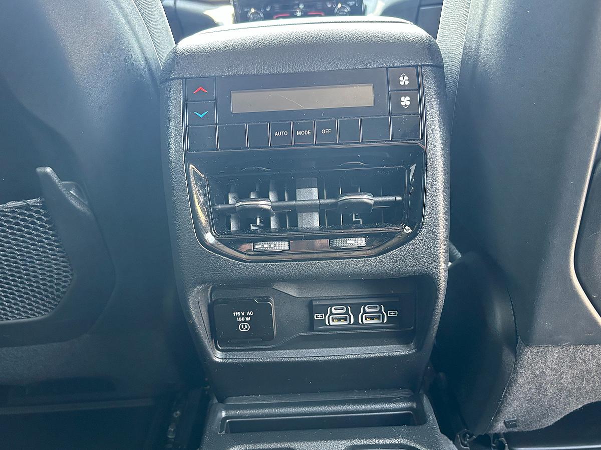 2023 Jeep Cherokee Altitude Lux - Image 18