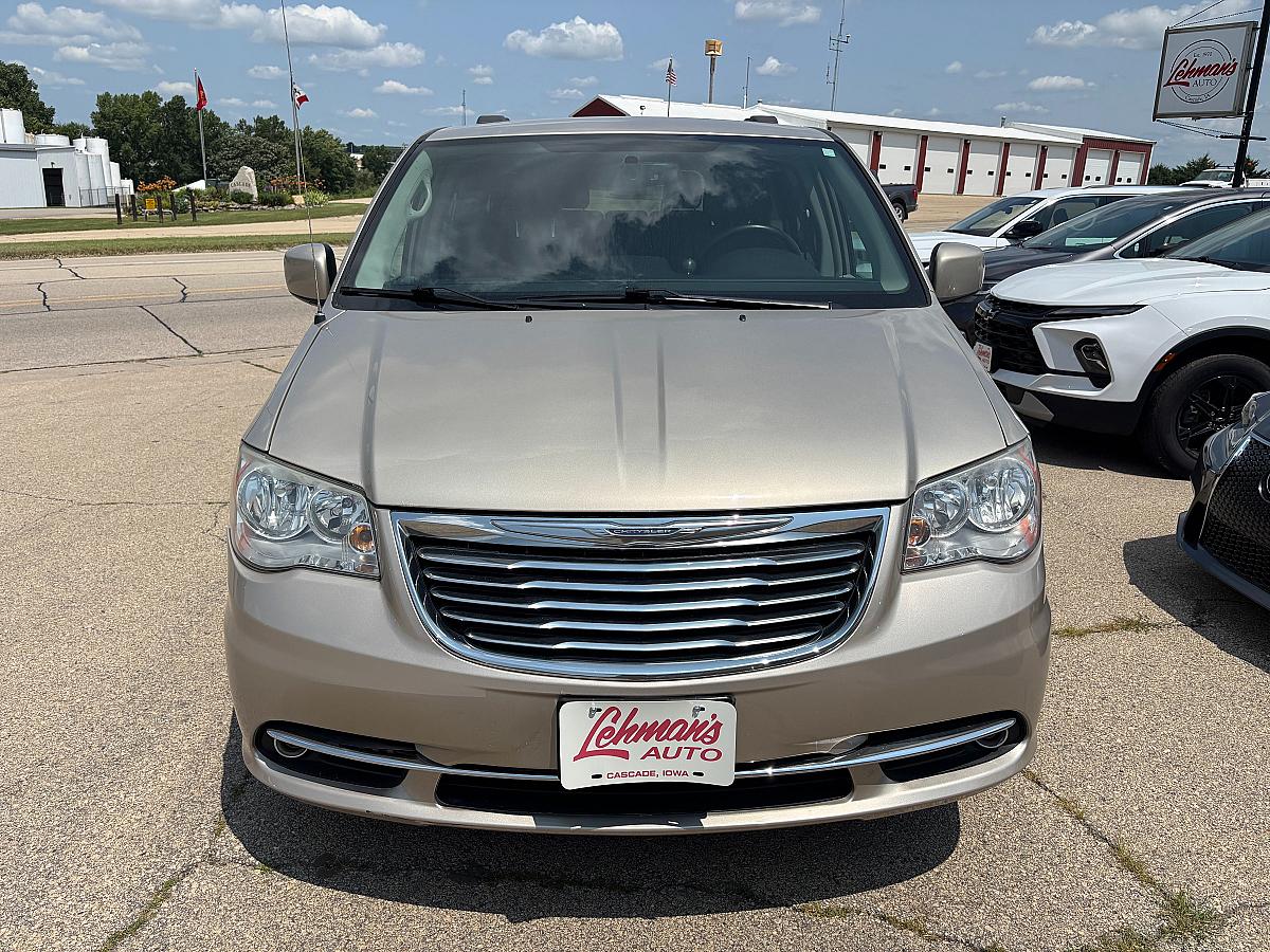 2014 Chrysler Town AND Country Touring - Image 2