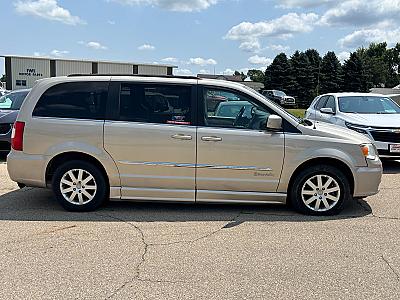 2014 Chrysler Town AND Country Touring - Thumbnail 3