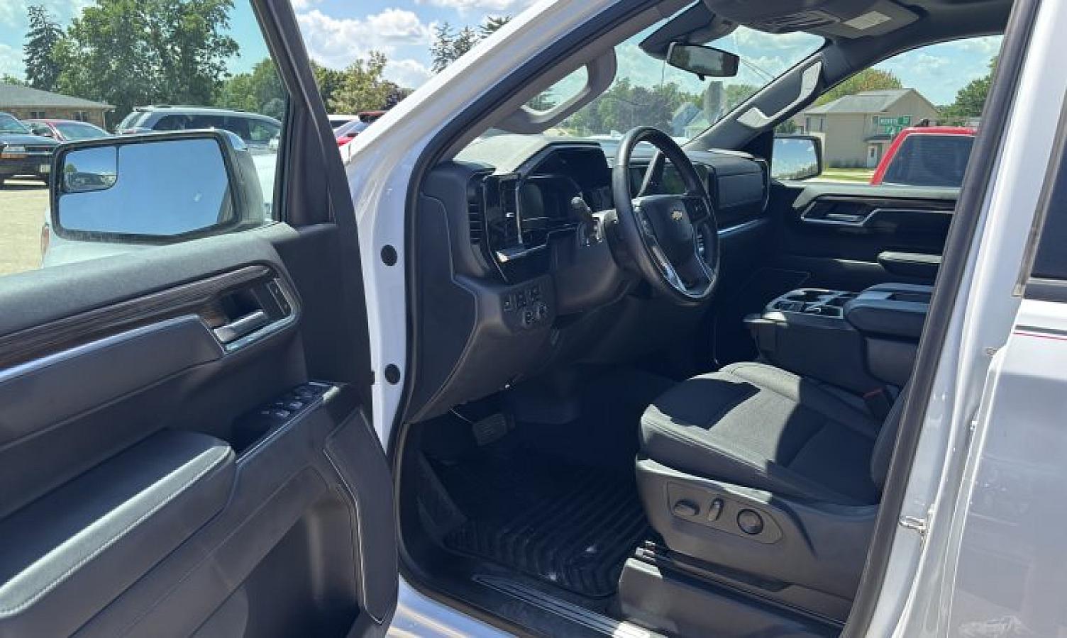 2022 Chevrolet Silverado LT - Image 7