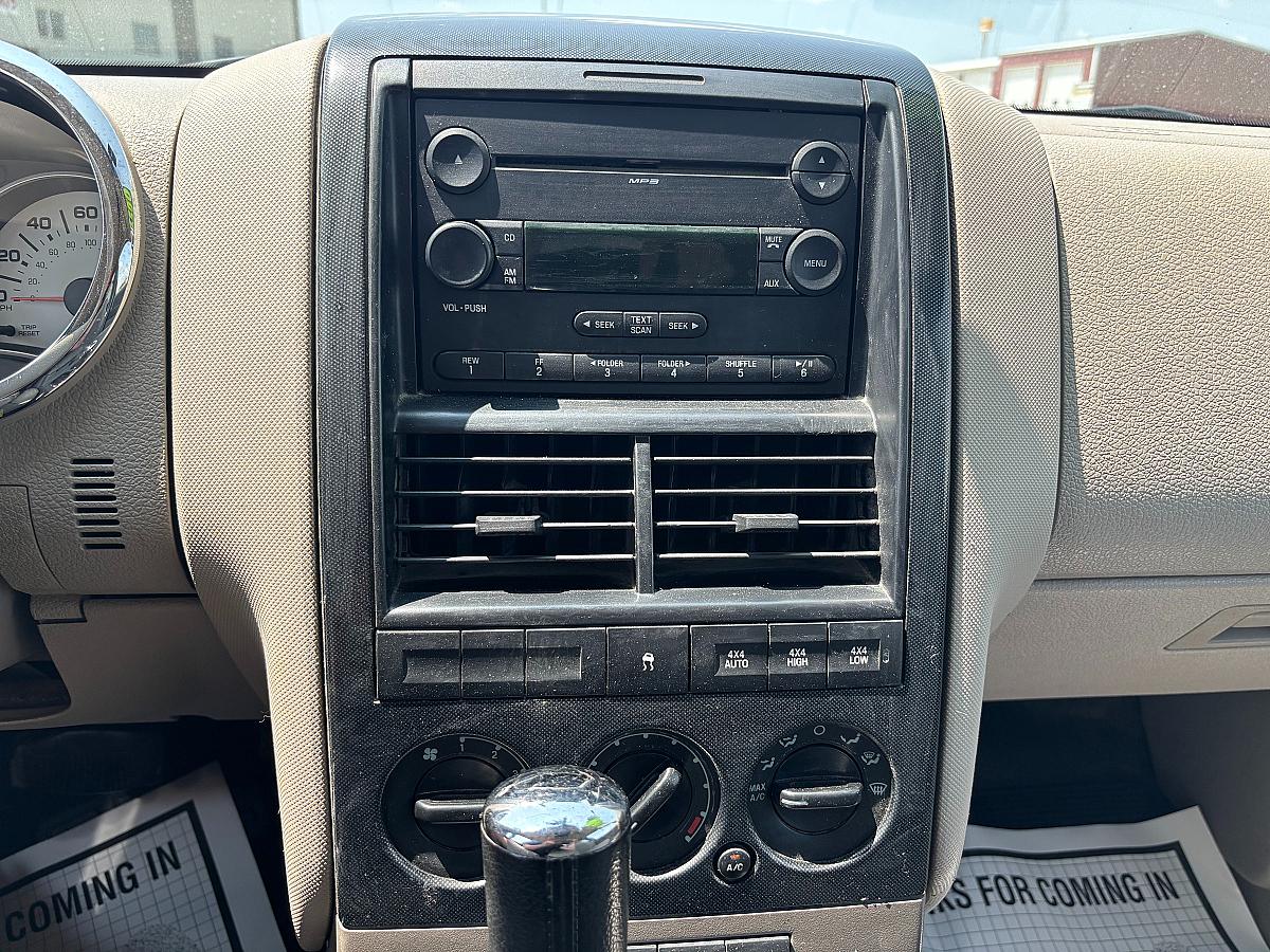 2007 Ford Explorer Sport Trac XLT - Image 9