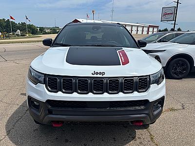 2025 Jeep Compass Trailhawk - Thumbnail 2