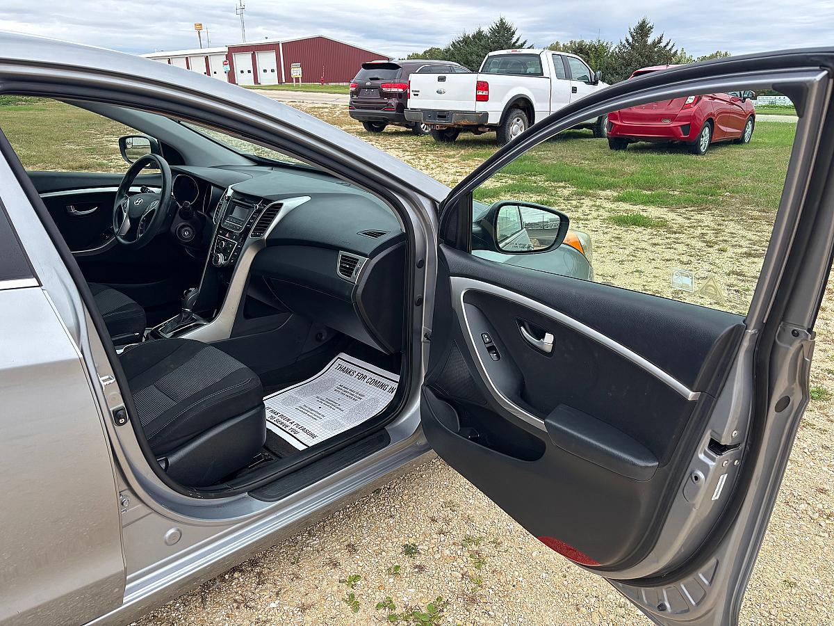 2015 Hyundai Elantra GT Base - Image 11