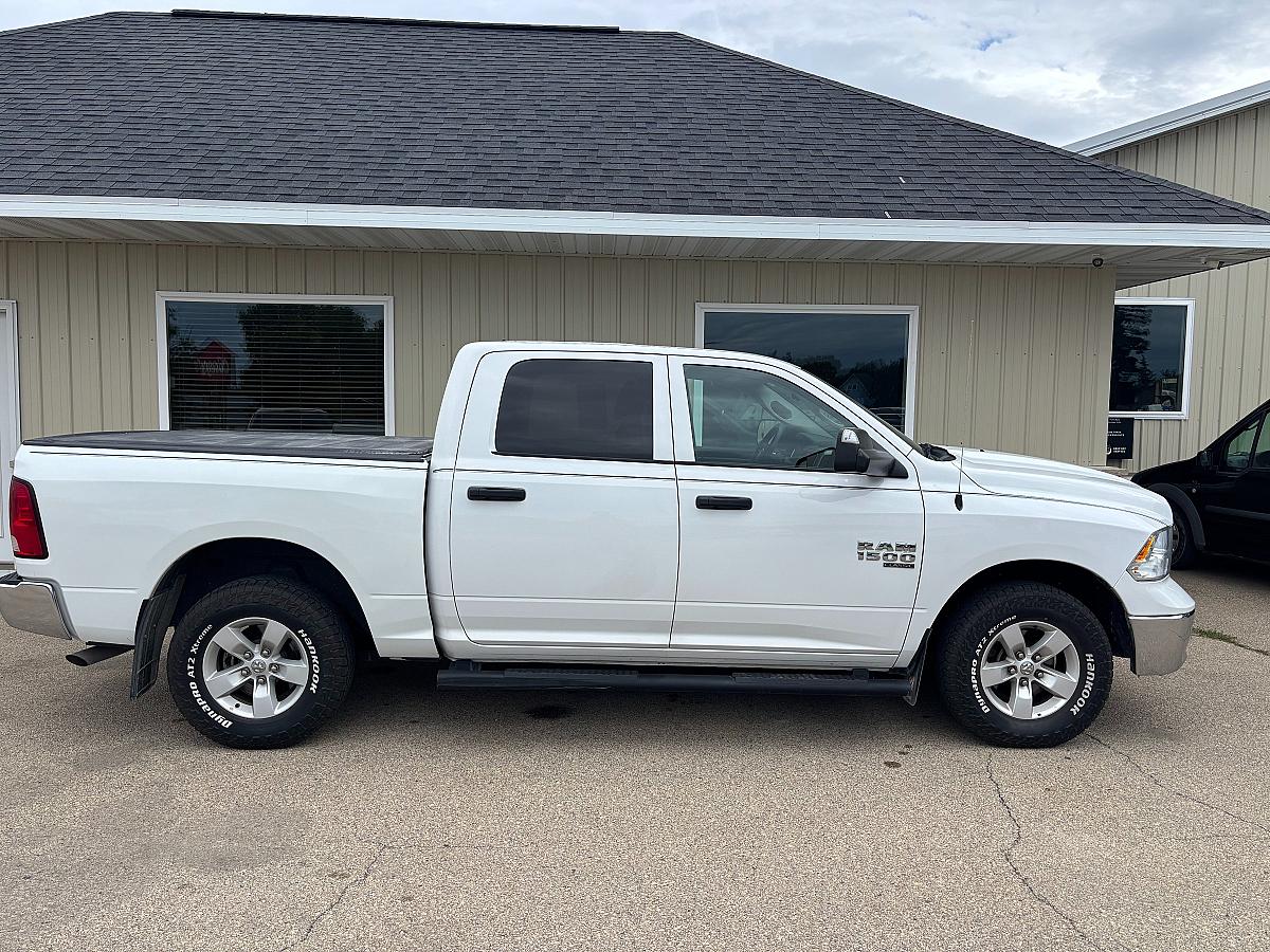2022 RAM 1500 Classic SLT - Image 3