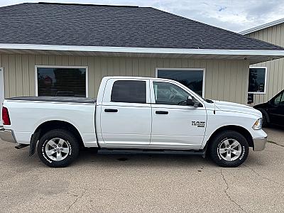2022 RAM 1500 Classic SLT - Thumbnail 3