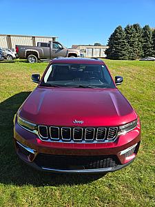 2023 Jeep Grand Cherokee Limited - Thumbnail 2