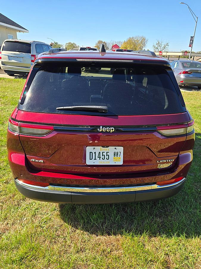 2023 Jeep Grand Cherokee Limited - Image 16