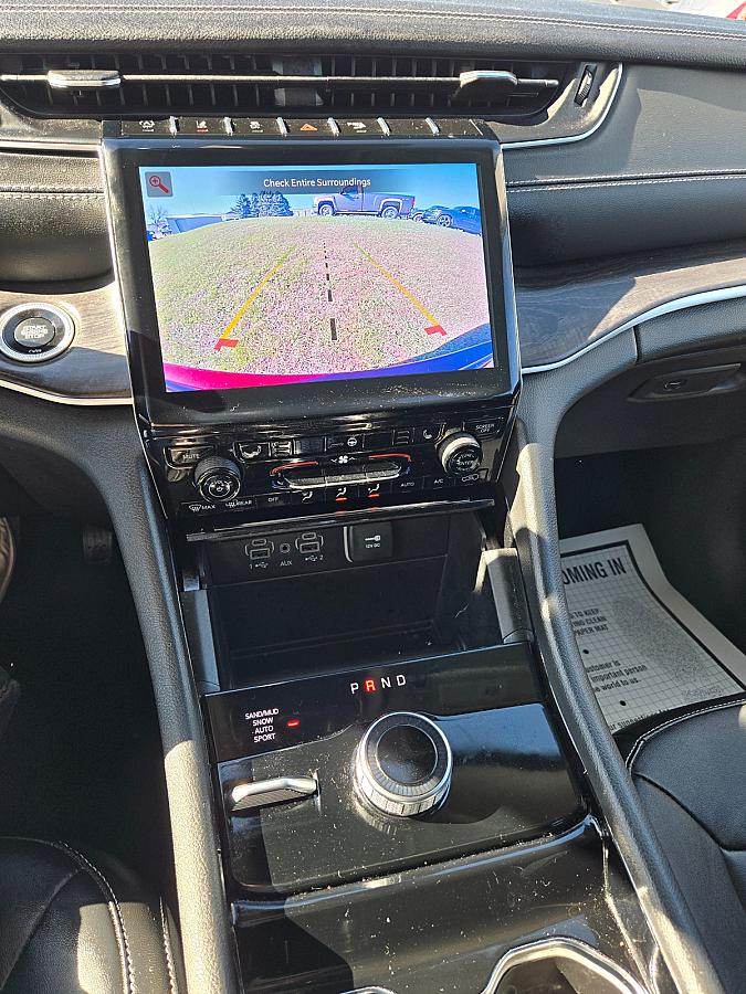 2023 Jeep Grand Cherokee Limited - Image 12